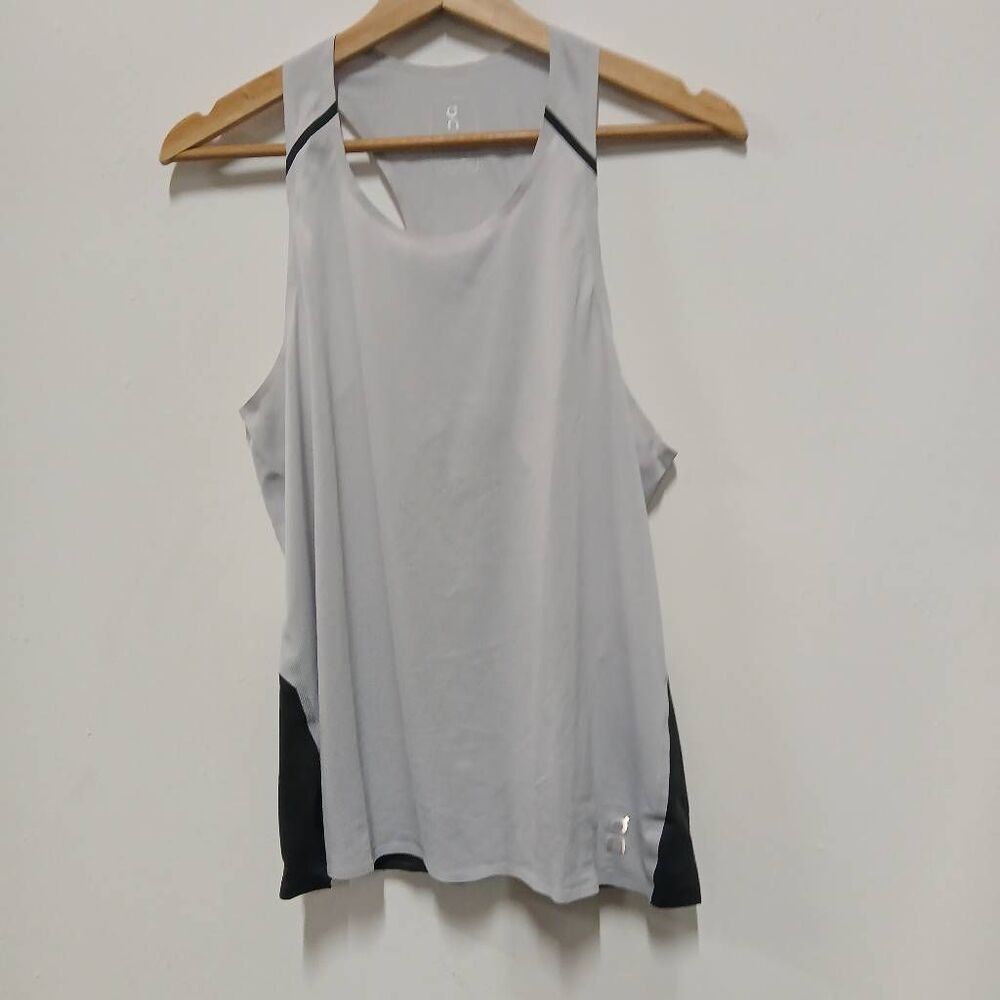 On cloud womens mediym running tank cream gray sleevless Activewear gym